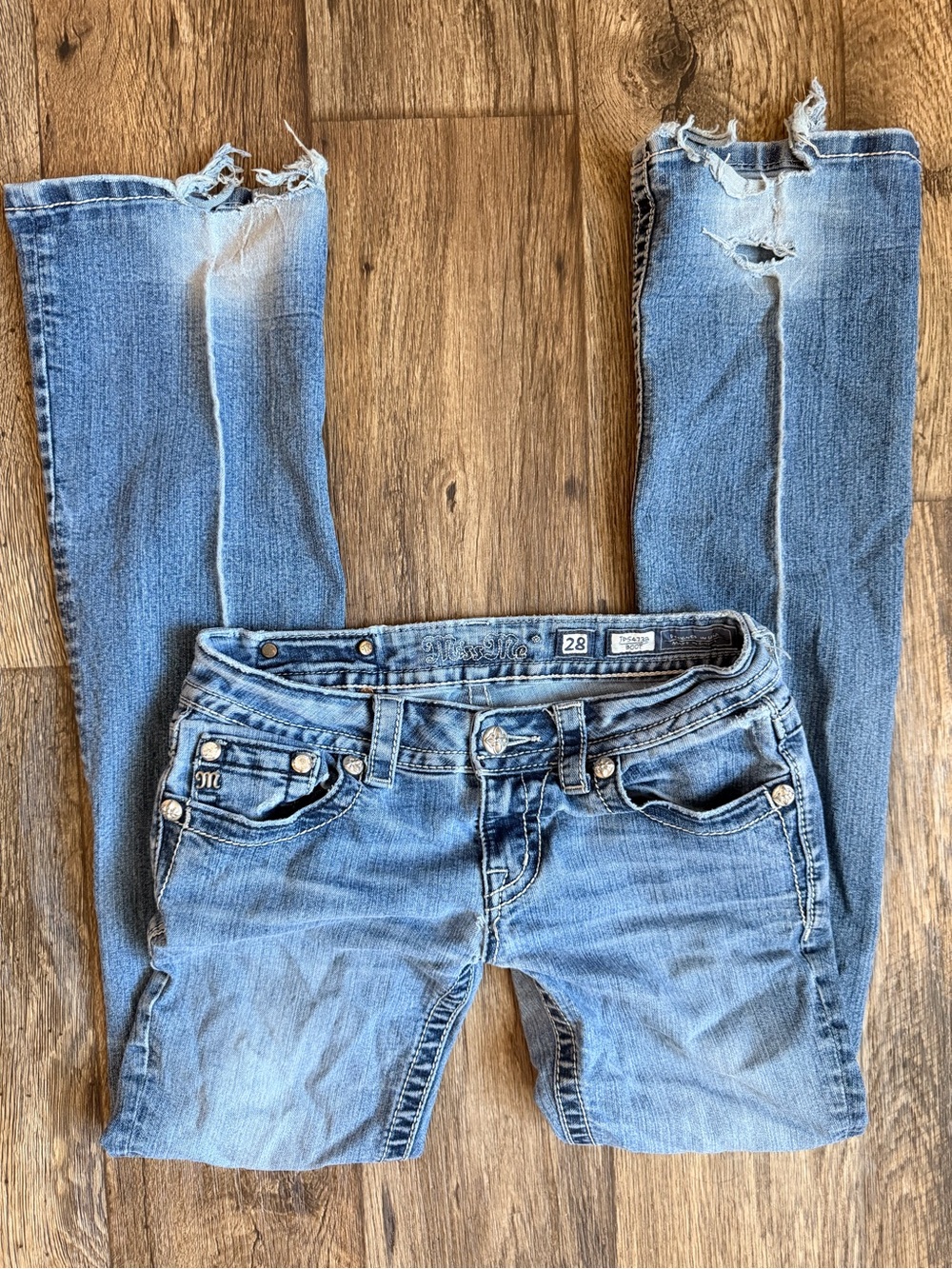 Low Rise Miss Me Bootcut Jeans Size 28 Y2K Embellished Floral Angel Wing Bling
